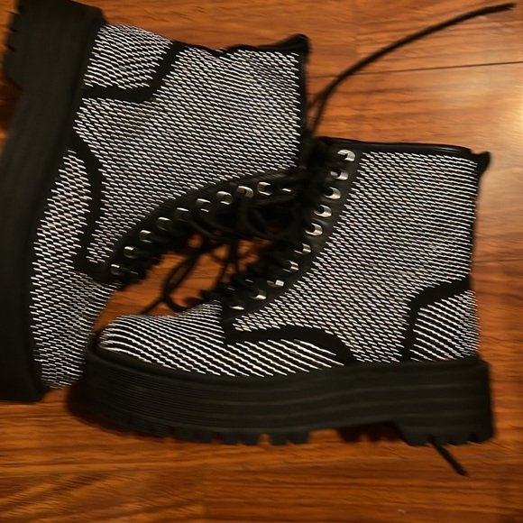 Ladies boots - Picture 5 of 5